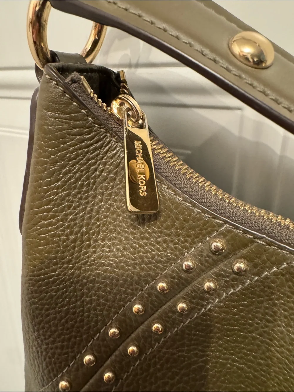 Michael Kors Aria Green Studded pebbled leather shoulder Hobo Bag Gold Hardware